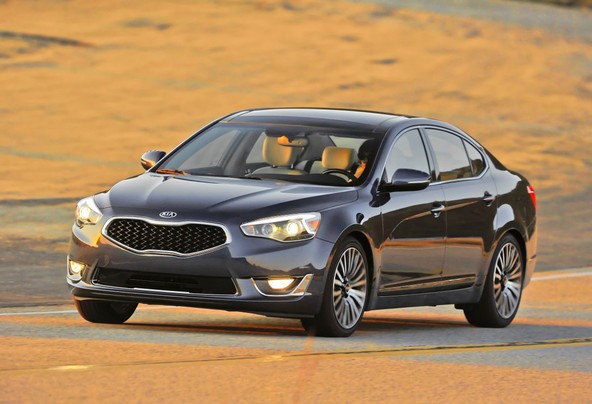 Road & Travel Magazine: Nova Kia Cadenza postala ‘Mednarodni avto leta’