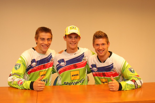 MXON SLO EKIPA VOZNIKI: z leve proti desni: Matevž Irt, Tim Gajser in Klemen Gerčar