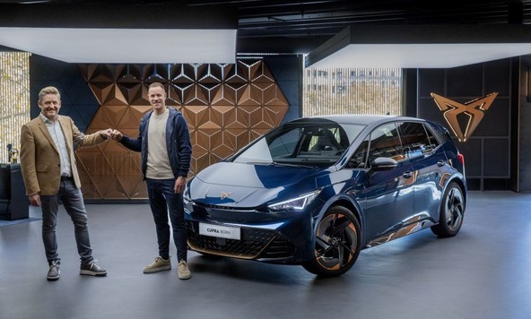 CUPRA Born: Marc ter Stegen spozna svoj prvi popolnoma električni avto