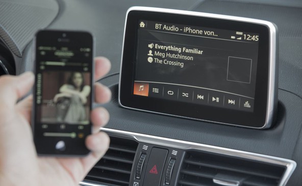 Mazda MZD Connect: Nov sistem omogoča enostavno in varno uporabo povezanosti s spletom