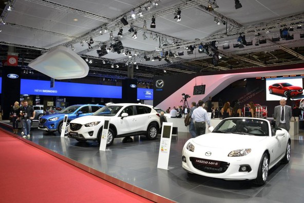 Mazda: Mazda na avtomobilskem salonu v Parizu