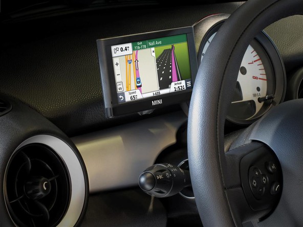 Garmin® & MINI: Garmin® predstavlja novo integrirano navigacijo za vozila MINI