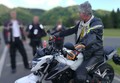 Le 15 odstotkov motoristov zavaruje tudi sebe: Zavarovalnica Triglav pomagala pri nakupu motocikla za motoriste reševalce UKC Ljubljana