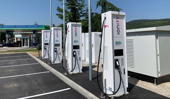 Bencinski servis OMV v Ilirski Bistrici : Odslej na voljo visoko zmogljive polnilnice za električna vozila