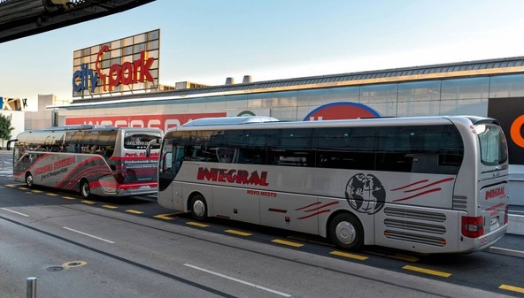 Na postajališču lahko na enkrat ustavita dva avtobusa