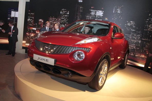 Nissan: Pod sojem žarometov avtomobilskega salona v Ženevi