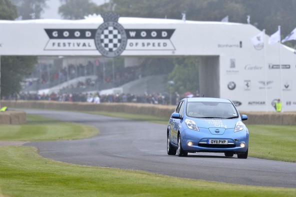 Nissan LEAF na Festivalu hitrosti v Goodwoodu: Najhitrejši avtomobil na miljo v vzvratni vožnji