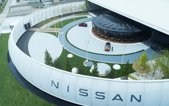Paviljon Nissan: Nissan sprejema električno energijo za plačilo parkirnine