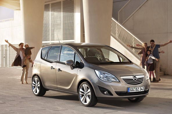 Opel: Meriva z novim samodejnim menjalnikom pri bencinskem motorju