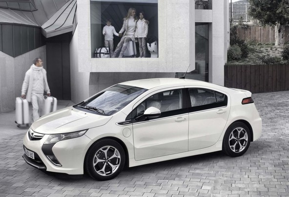 Opel : Svetovna premiera serijske ampere v Ženevi