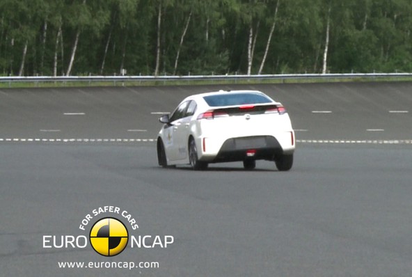 Opel ampera: Pet zvezdic na preizkusnem trku Euro NCAP