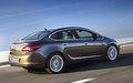 Opel astra sedan : Elegantna štirivratna limuzina zaokroža ponudbo
