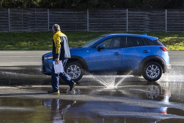 Z današnjim dnem še 500 starejših voznikov na Osvežitveno vožnjo: Zavarovalnica Triglav skupaj z AMZS odgovarja na izzive voznikov, starejših od 60 let