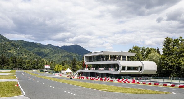 Zavarovalnica Triglav in AMZS : Skupaj z AMZS tudi letošnjo jesen vabi starejše od 65 let na osvežitveno vožnjo