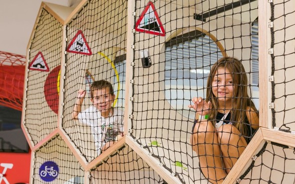 Zavarovalnica Generali : Otroci na zabaven način spoznavajo pomen varnosti