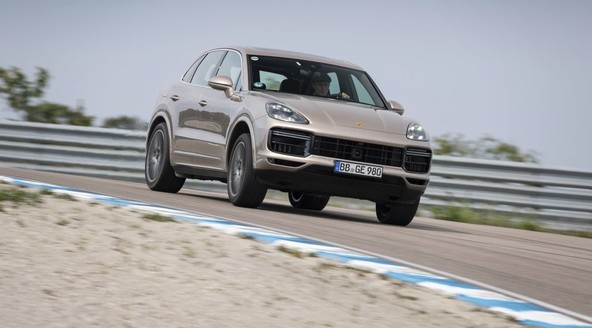 Gotland Ring : Cayenne Turbo S E-Hybrid postavil nenavaden rekord kroga