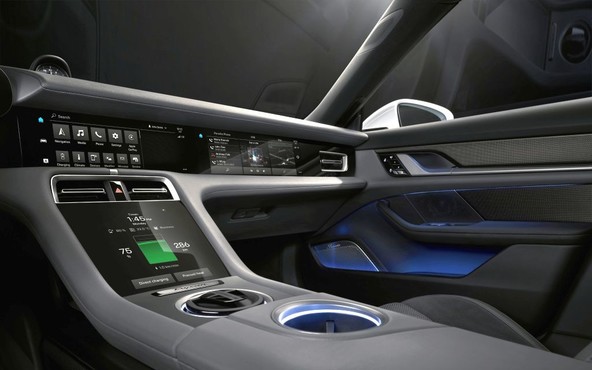 Digitalna, prečiščena, trajnostna: Notranjost novega Porscheja Taycan