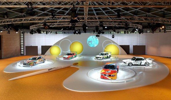 BMW praznuje 40 let BMW Art Cars: ''Premikajoče se skulpture'' se v letu 2015 popeljejo na oder po vsem svetu