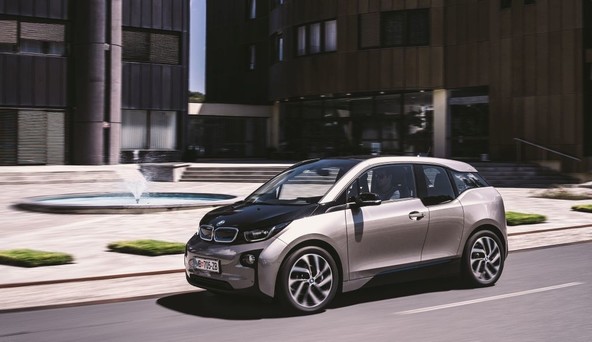 Selmar Maribor postal BMW i agent: Naelektreno BMW i vznemirjenje prihaja na Štajersko