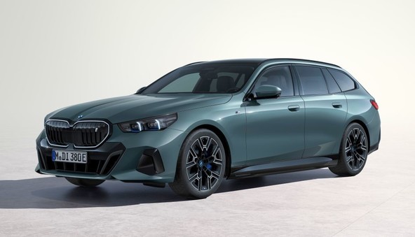 Novi BMW serije 5 Touring: Eleganten, vsestranski in zdaj tudi popolnoma električni