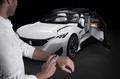 Urbani električni kupe PEUGEOT FRACTAL: FRACTAL z zvokovno ojačanim voznikovim mestom PEUGEOT i-Cockpit®