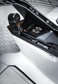 Urbani električni kupe PEUGEOT FRACTAL: FRACTAL z zvokovno ojačanim voznikovim mestom PEUGEOT i-Cockpit®