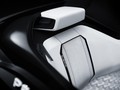 Urbani električni kupe PEUGEOT FRACTAL: FRACTAL z zvokovno ojačanim voznikovim mestom PEUGEOT i-Cockpit®