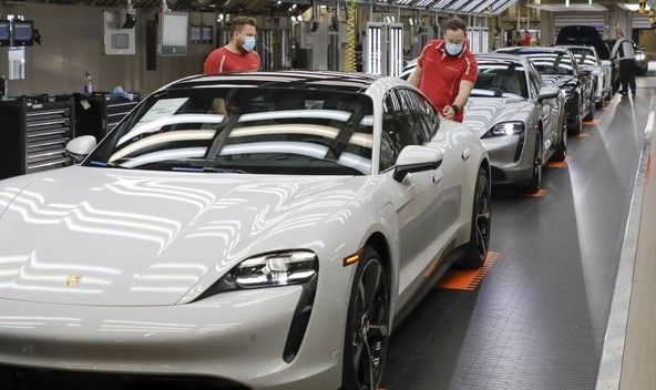 Porsche kljubuje globalni krizi polprevodnikov: Porsche ohranja več kot 15-odstotni donos iz poslovanja