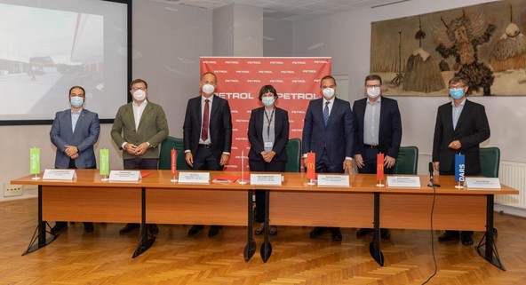 Petrol v novogradnjo PM AC Barje – jug in sever : Novogradnja skupaj z Marche, McDonald's ter Dars