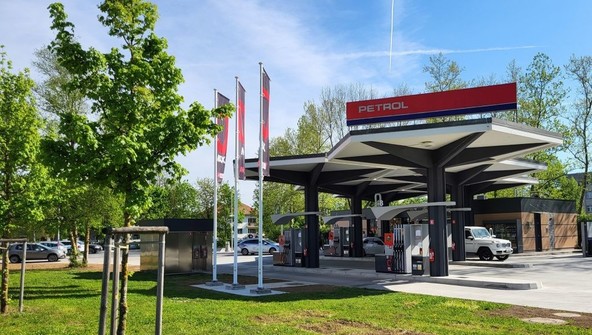 Prodajno mesto Dunajska 70 : Petrolovo prodajno mesto ob bežigrajskem stadionu v novi podobi