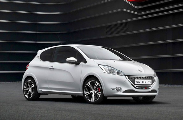 Peugeot 208 XY in 208 GTi: Prefinjena zapeljivca