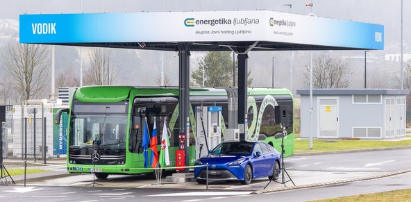 Polnilni park za alternativna goriva: Toyota z modelom Mirai na otvoritvi vodikove polnilnice v Ljubljani