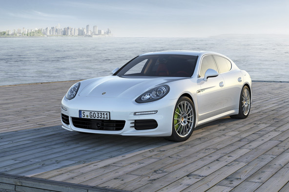 Nova Porsche Panamera: Avtomobil prihodnosti: prvi luksuzni plug-in hibrid na svetu