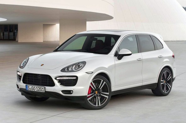 Porsche cayenne turbo S: Športnik v terenski preobleki
