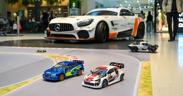 Poseben čar je dogodku dodal poligon z avtomobili na daljinsko vodenje. 