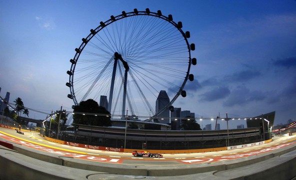 VN Singapurja: Zmaga moštva Red Bull Racing pod žarometi