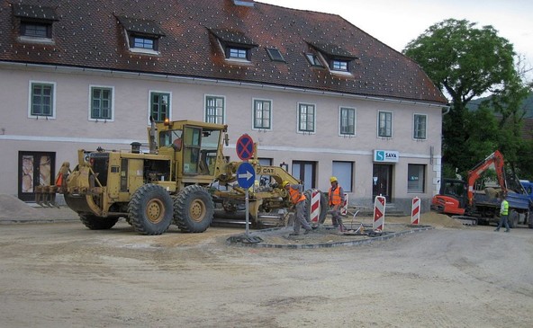 Rekonstrukcija križišča v naselju Dvor se bliža h koncu