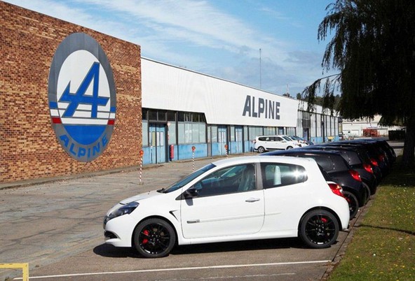 Renault in Skupina Caterham : Partnerstvo pri izdelavi in razvoju športnih avtomobilov