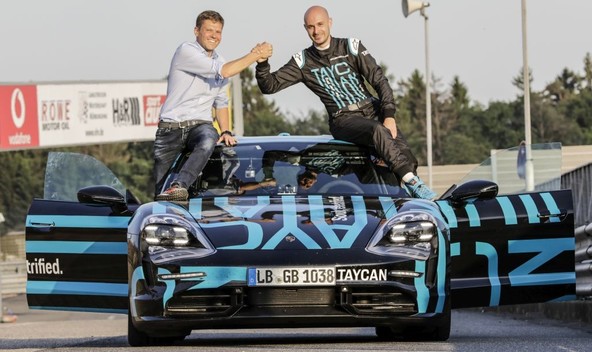 Najboljši rezultat na najzahtevnejši dirkalni stezi na svetu: Novi Porsche Taycan postavil rekord na Severni zanki Nürburgringa