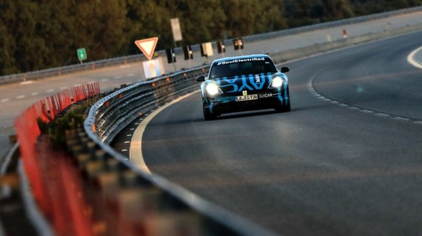 Porsche Taycan: Prototip prepričal na vzdržljivostni vožnji v Nardòju
