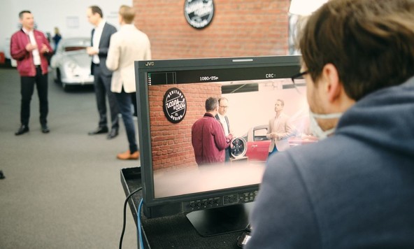 Svetovna premiera dveh modelov 911 v spletnem TV-formatu 9:11 Magazin: Porsche krepi digitalno ponudbo na področju komuniciranja