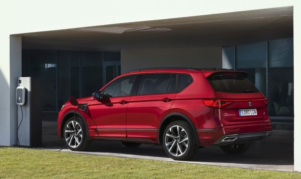 SEAT elektrificiral svoj veliki SUV: Začenja se proizvodnja modela Tarraco eHybrid