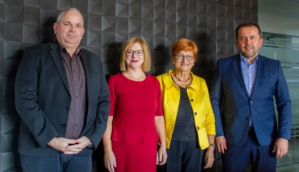 Sašo Šimec (levo), Danica Purg v rumenem, Ivan Gadže