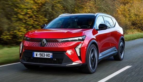 »The Car of the Year 2024« : SCENIC E-TECH ELECTRIC JE IZGLASOVAN ZA AVTOMOBIL LETA 2024