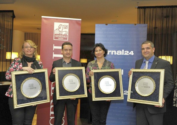 Nagrade za Žurnalov avto leta 2012 so prevzeli Ljudmila Bogataj (Porsche Slovenija), Marko Kajfež (Hyundai Avto Trade), Milica Kopanja (Opel Southeast Europe) in Jožko Tomšič (Peugeot Slovenija)