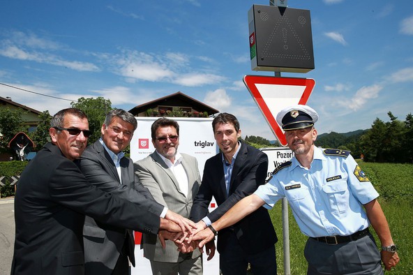 Collision Preventing Safety System podjetja A.s.K.: Opozorilni sistem COPS@road na nevarnem križišču v Žalcu