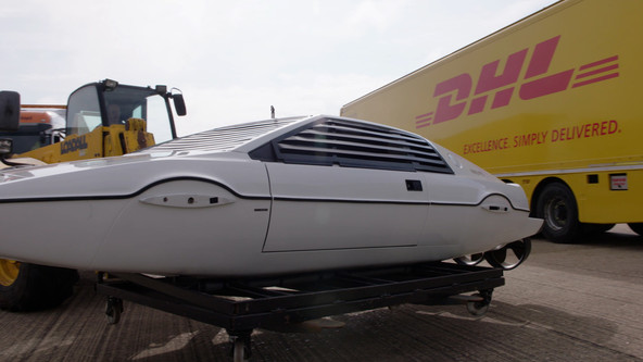 Petersen Automotive Museum: DHL dostavil osem originalnih vozil Jamesa Bonda