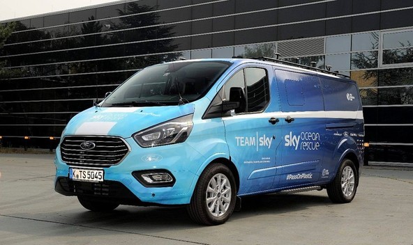 Ford Tourneo Custom & Tour de France: Posebej predelano vozilo pomaga zmagovalcem etap