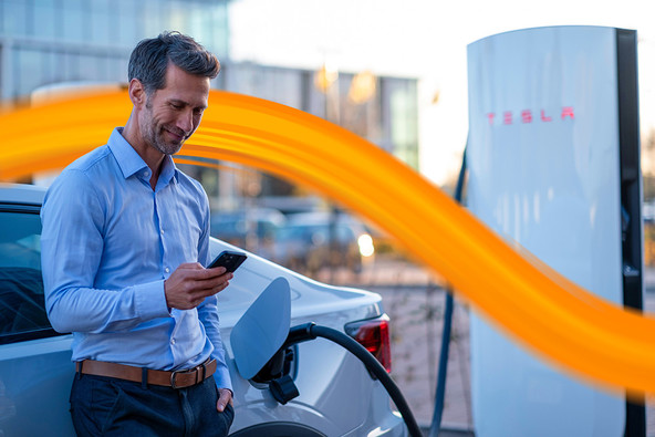 Komercialna e-mobilnost družbe DKV Mobility: Stranke lahko zdaj dostopajo do 10.000 polnilnic Tesla Supercharger