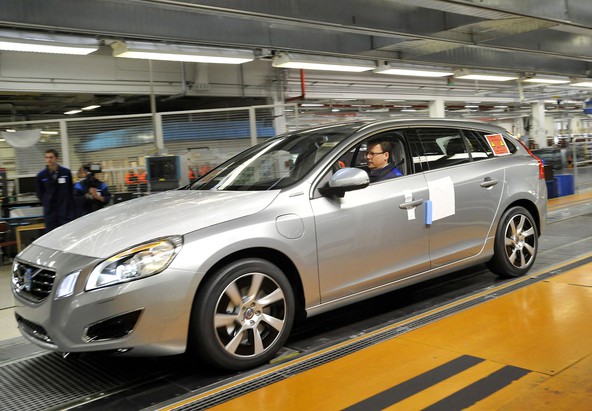 Volvov priključni hibrid V60 : Volvo povišal proizvodnjo na svetu prvega dizelskega priključnega hibrida